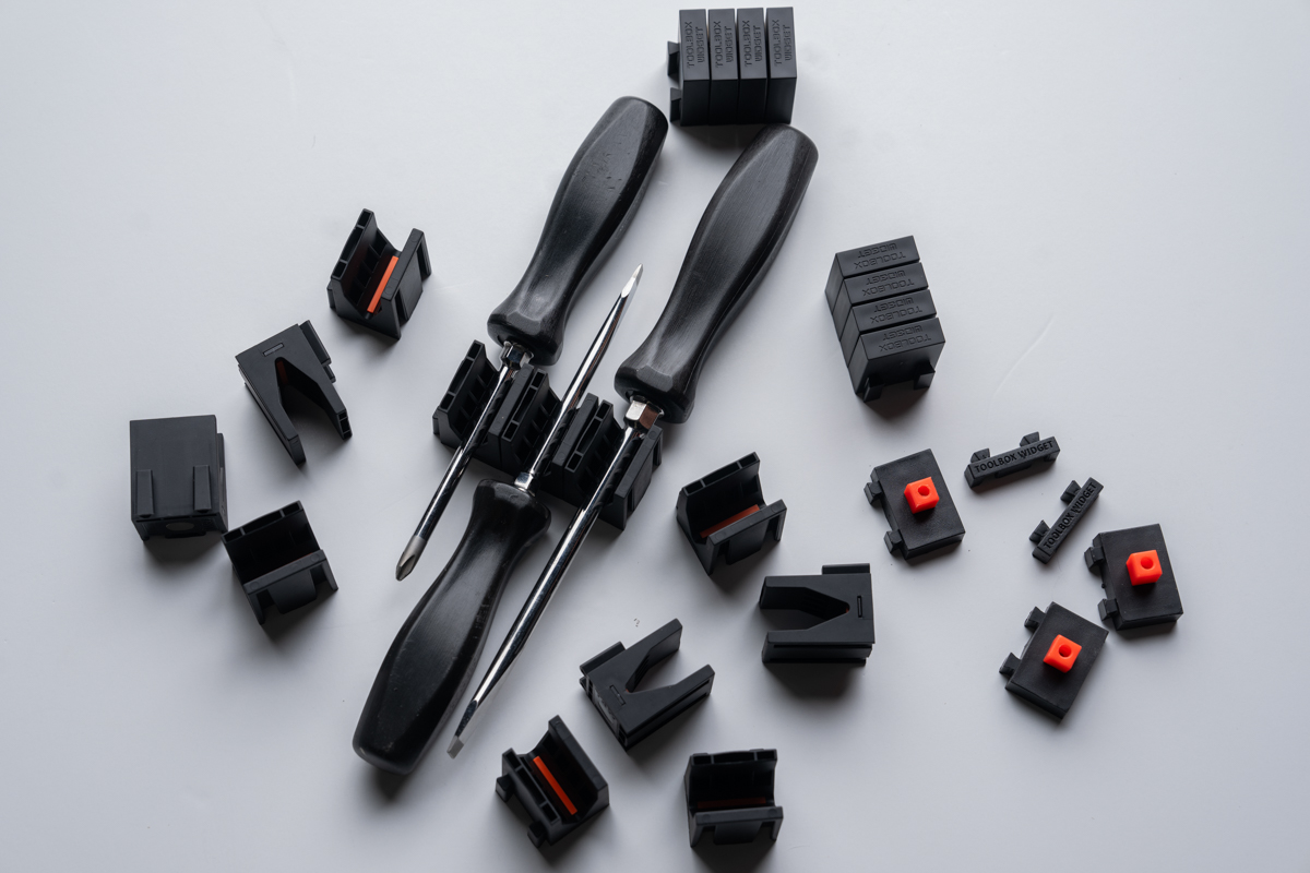 Toolbox Widget organizers displaying tools with visible missing-tool indicator stripes